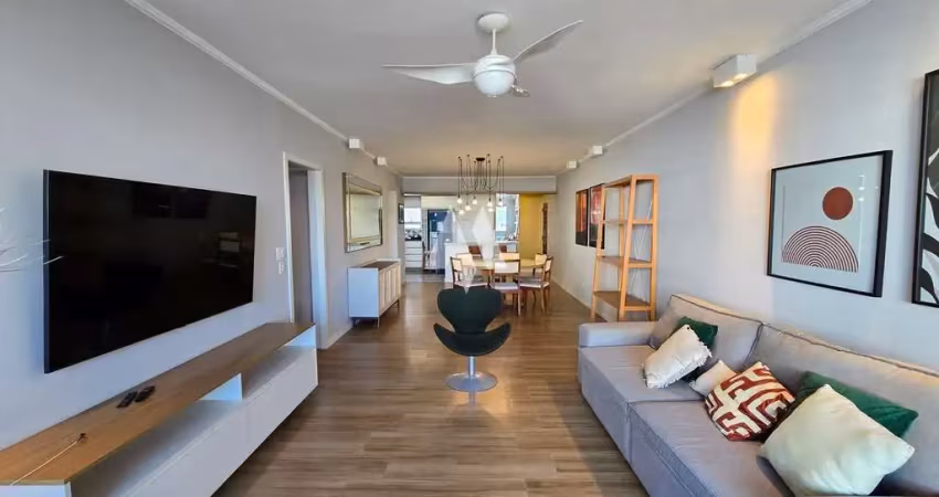 Apartamento para locação com 3 dormitórios, 1 suíte, a uma quadra da praia, 1 vaga demarcada