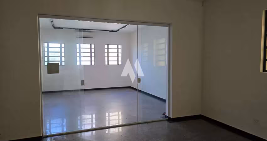 Sala comercial no centro, em frete a alfandega, r$ 800,00 (24 metros quadrados)