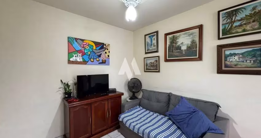 Apartamento 2 dormitórios com vaga demarcada  em marapé, santos/sp