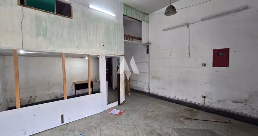 Sua loja no coração de santos – fachada ampla, banheiro e mezanino