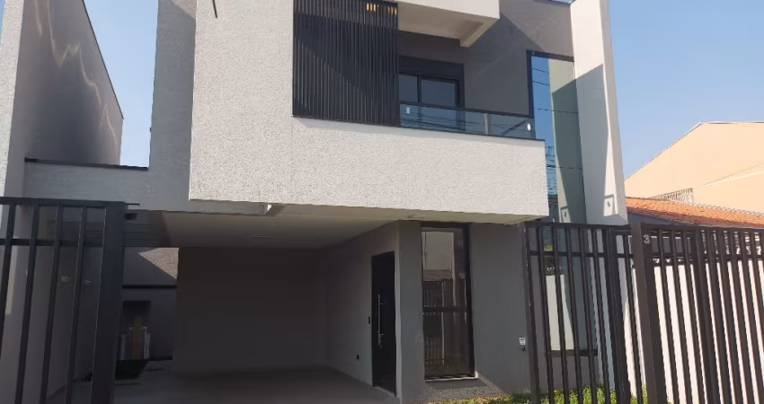 Sobrado estilo moderno, de frente para rua, 3Q, 4 vagas