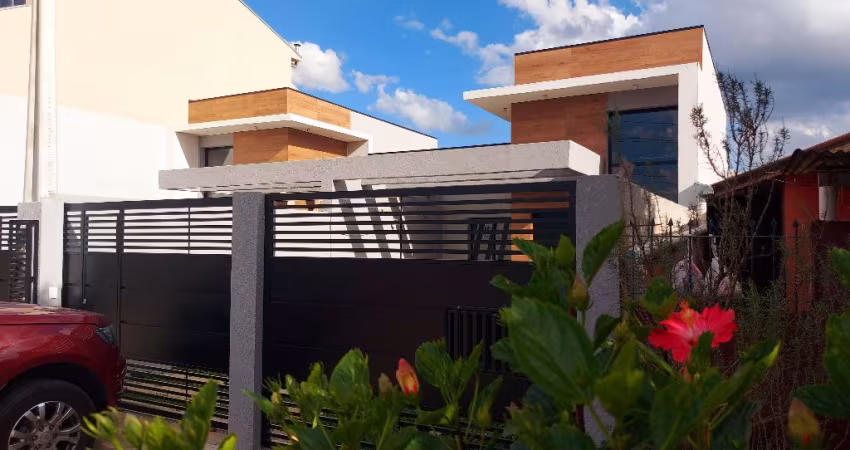 Excelente casa 3Q (1 suíte), sala com pé direito de 3,80m