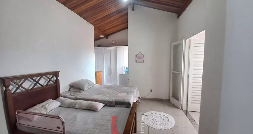 Casa com dois dormitorios na Vila Gato em Braganca