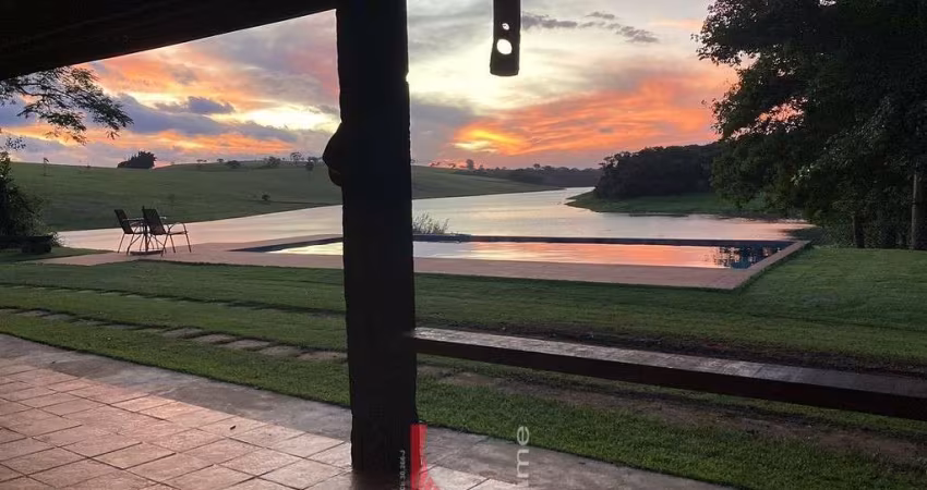 Sítio pé na água na represa de Piracaia SP
