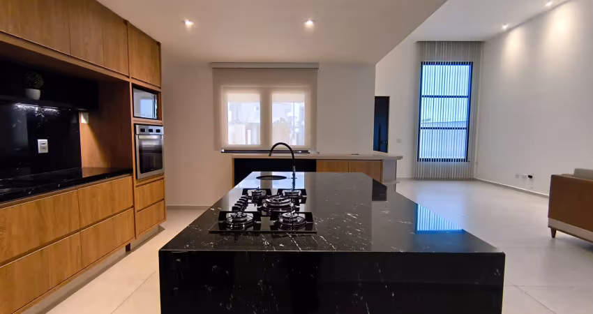 Casa linear de alto padrão semimobiliado com 4 quartos com 274 m² em vale dos cristais / macaé