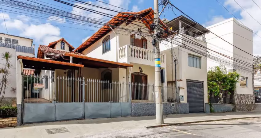 Casa com 4 quartos à venda na Rua Evaristo de Sá Alves, 30, Santa Catarina, Juiz de Fora