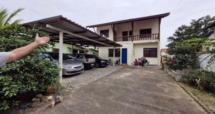 Casa para Venda em Navegantes, São Pedro, 5 dormitórios, 2 suítes, 3 banheiros, 3 vagas
