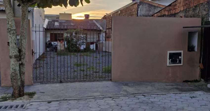 Casa para Venda no bairro Centro, localizado na cidade de Navegantes / SC.