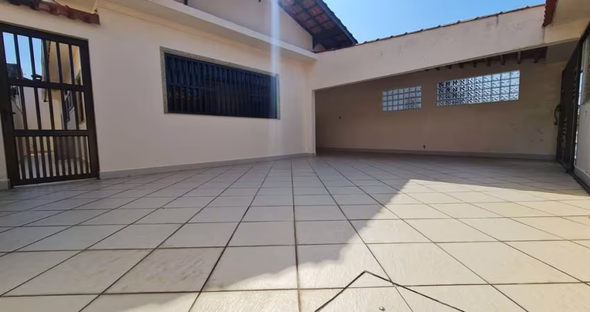 Casa com 528 m² de terreno no Jd. Real - Com piscina e espaço grill