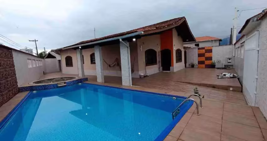 CASA À VENDA COM 3 DORMITÓRIOS E PISCINA, BAIRRO REAL, PRAIA GRANDE, SP.
