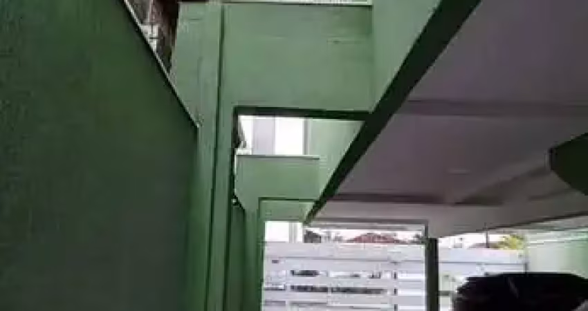 Casa 1 / Frente no Tude Bastos - triplex com vaga solta - novinho em folha!