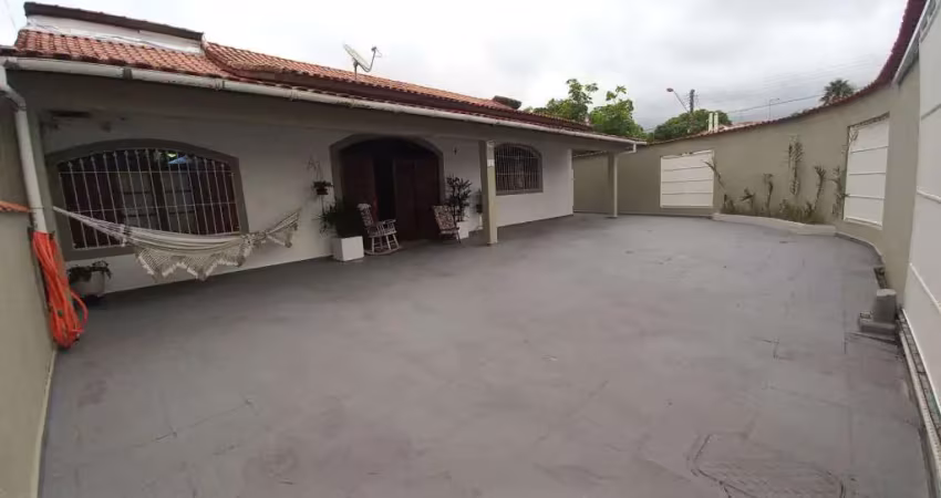 Casa de esquina com 3 dormitórios, real, praia grande, sp - casa espaçosa à 100 mts da praia