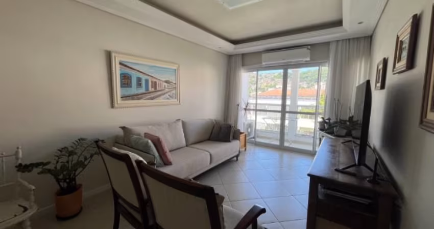 APARTAMENTO SEMIMOBILIADO COM 3 QUARTOS SENDO 1 SUÍTE E 1 VAGA DE GARAGEM NO CENTRO DE FLORIANÓPOLIS/SC