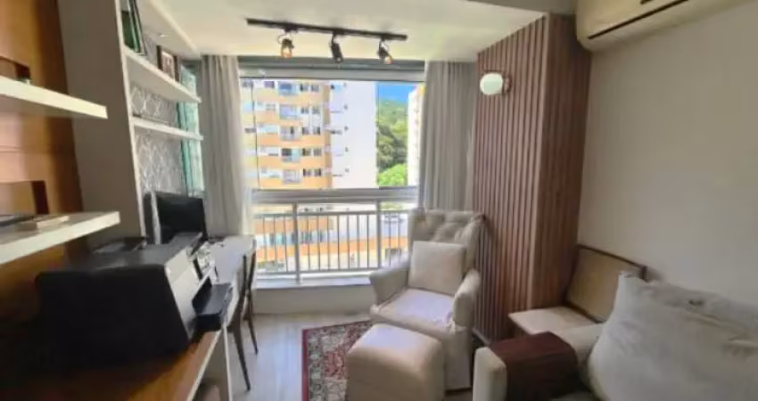 Apartamento de 2 dormitórios com uma suite e uma vaga de garagem em residencial clube em Itacorubi - Florianópolis/SC
