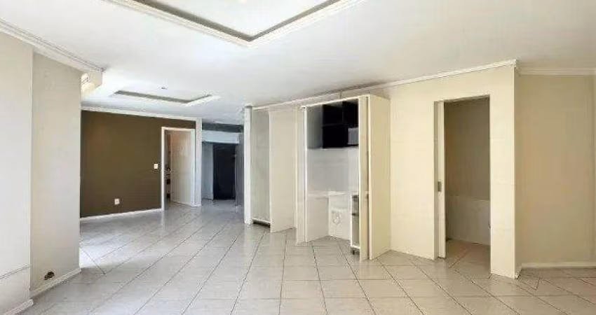 APARTAMENTO 2 QUARTOS 1 SUÍTE SEMIMOBILIADO COM SACADA E CHURRASQUEIRA NO CENTRO DE FLORIANÓPOLIS