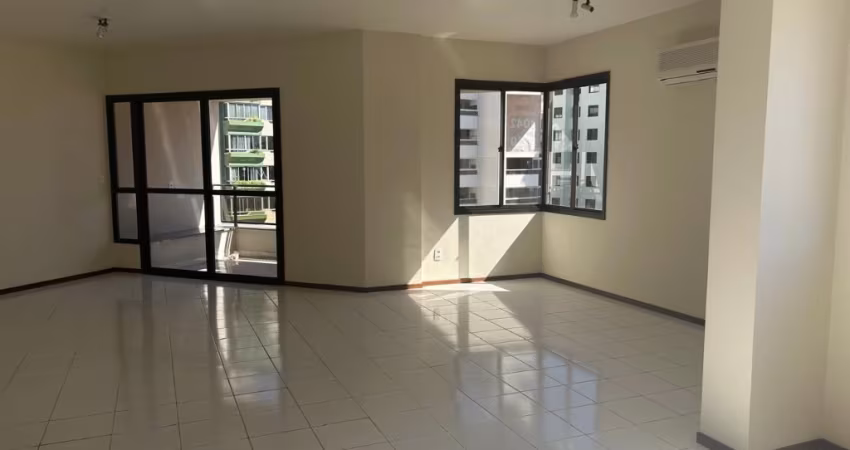 APARTAMENTO AMPLO COM 4 QUARTOS SENDO 2 SUÍTES 3 VAGAS E VISTA PANORÂMICA NO CENTRO DE FLORIANÓPOLIS