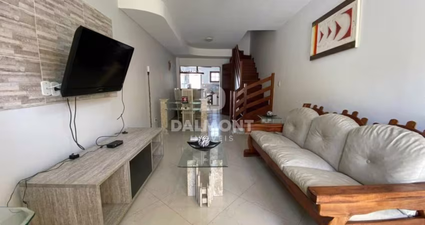 Peró - Cabo Frio - Casa duplex com 2 suítes em condomínio próximo das melhores Praias de Cabo Frio
