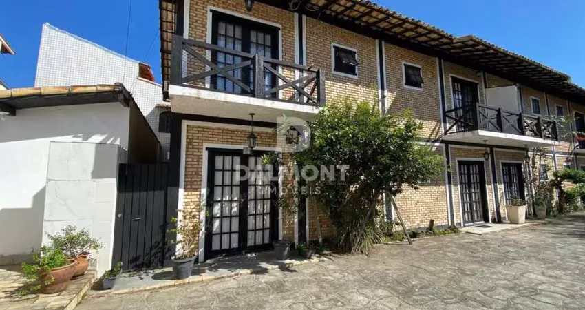 Peró - cabo frio - casa duplex com 3 quartos em condomínio com piscina