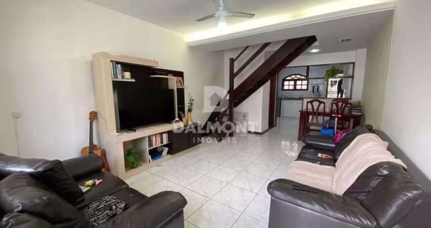 Ogiva - Cabo Frio - Casa com 2 suítes em condominio com vista para o Canal do Itajuru.