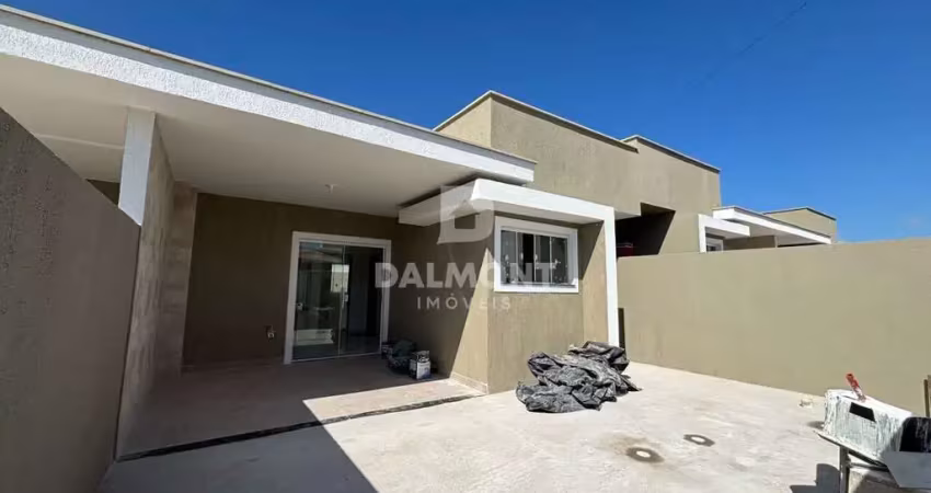 Casa com 2 dormitórios no valor de r$ 310.000,00 - jardim peró - cabo frio/rj, aceita financiamento