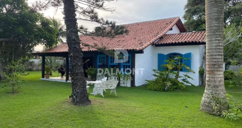 Ogiva - Cabo Frio/RJ - Maravilhosa casa linear com um terreno de 1.200m² de puro verde.