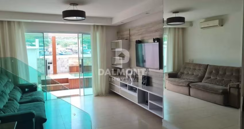 Portinho - Cabo Frio/RJ - Casa com 3 dormitórios à venda, 180 m² por R$ 1.450.000;