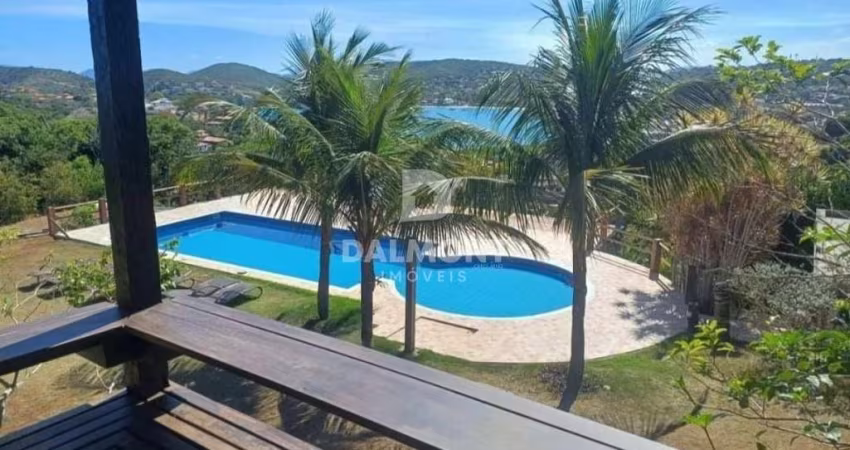 Ferradura - Búzios - Casa duplex à venda, 4suítes, vista mar.