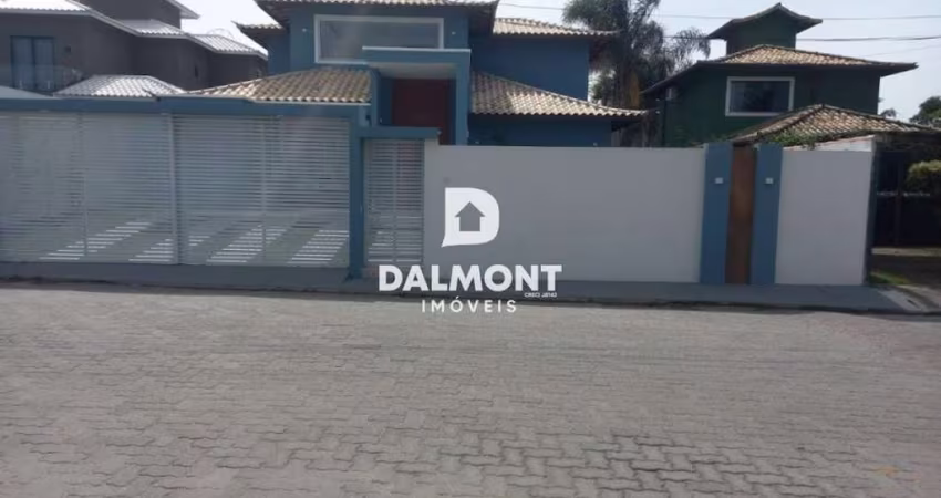 CARAVELAS - BÚZIOS - Casa duplex, com 4 suítes, ótima localização, próximo a Praia das Caravelas.