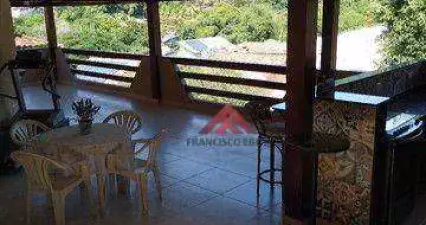 Casa com 4 quartos (1 suíte) à venda, 390 m
