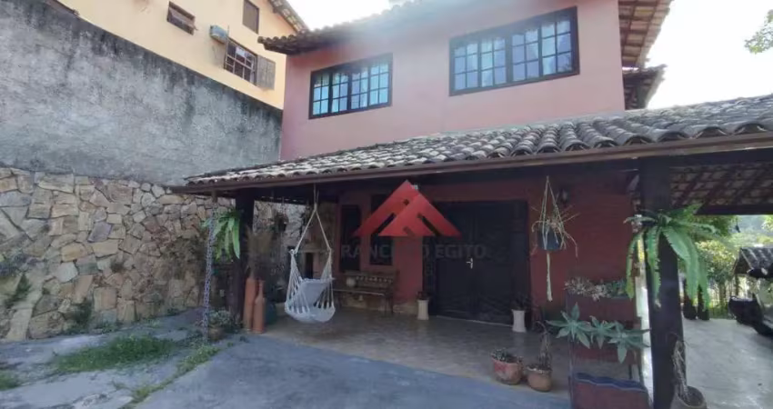 Casa Duplex na Vila Progresso - Pendotiba | 3 quartos | Sendo 1 Suíte | 4 Vagas | Espaço | Piscina | Natureza | 255 m² | À Venda por R$ 1.050.000,00