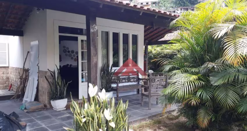 Casa com 3 quartos à venda, 200 m² por R$ 825.000 - Badu - Niterói/RJ