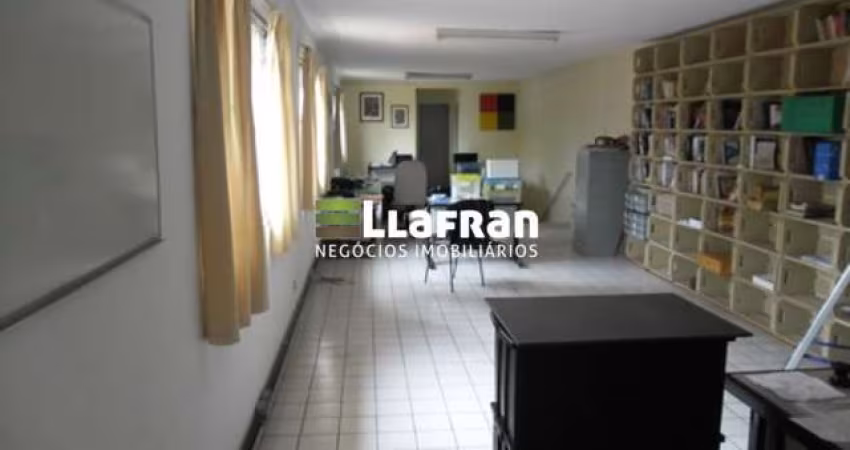 Casa comercial c/ 6 banheiros, 2 vagas - 260m²