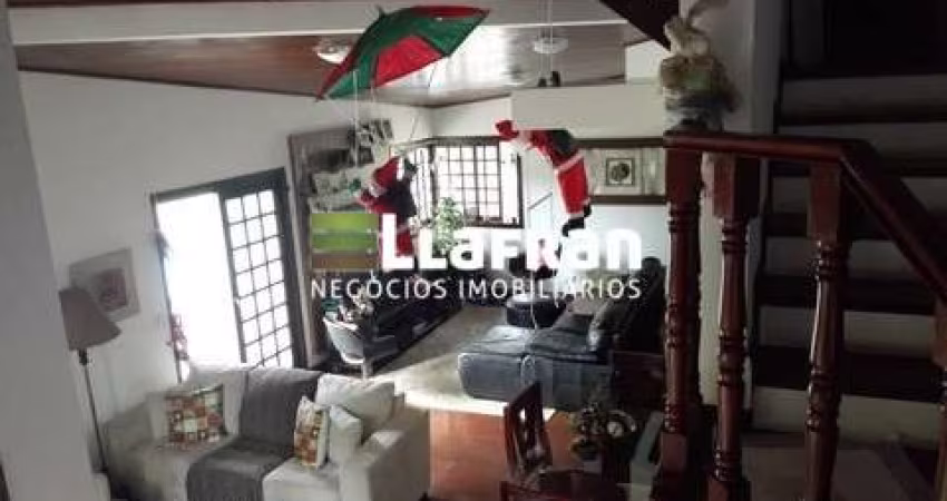 Casa em condomínio fechado em Itapevi.