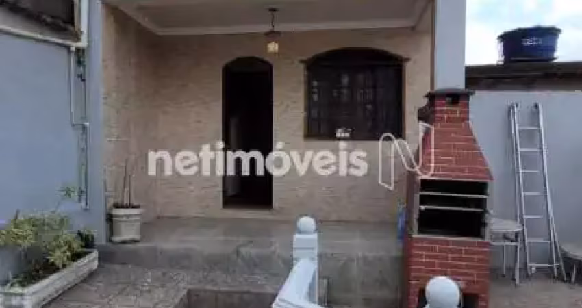 Casa com 2 quartos para alugar na Rua Alfredo Alves de Castro, Mantiqueira, Belo Horizonte