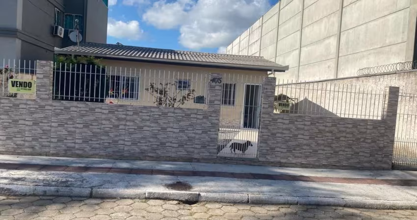 Casa para Venda em Balneário Camboriú, Nova Esperança (Jardim Parque dos Bandeirantes), 2 dormitórios, 1 suíte, 2 banheiros, 4 vagas
