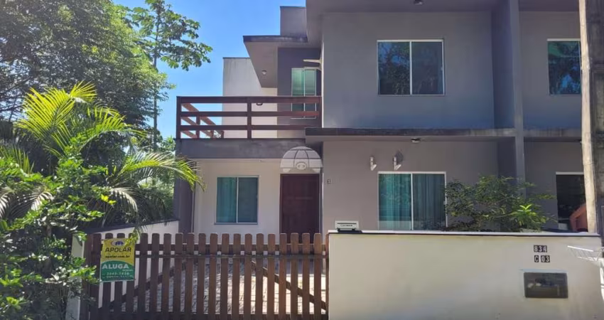 Casa com 3 quartos para alugar na Rua Ymyra, 834, Brandalize, Itapoá
