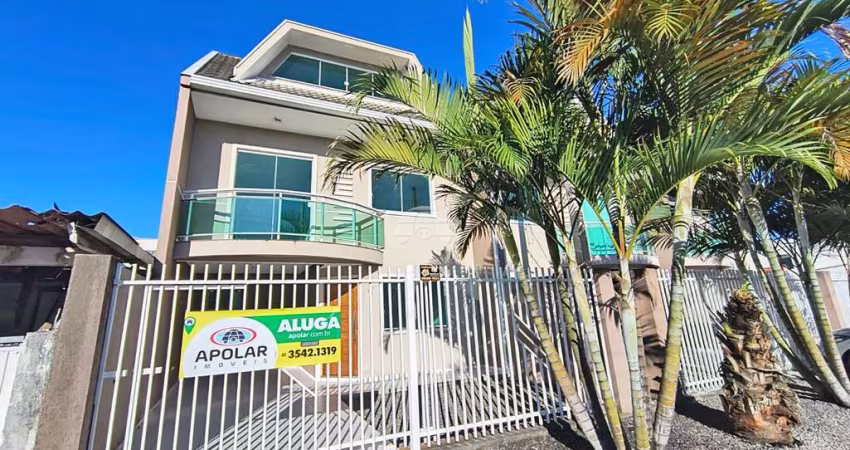Casa com 2 quartos para alugar na Rua Ibitirati, 370, Uberaba, Curitiba