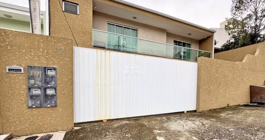 Casa com 3 quartos para alugar na Rua Araticum, 90, Uberaba, Curitiba