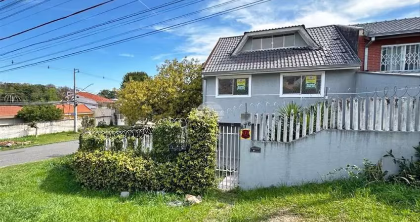 Casa com 3 quartos para alugar na Rua Ada Macaggi, 876, Bairro Alto, Curitiba