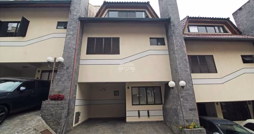 Casa em condomínio fechado com 3 quartos para alugar na Avenida Desembargador Hugo Simas, 2449, Bom Retiro, Curitiba