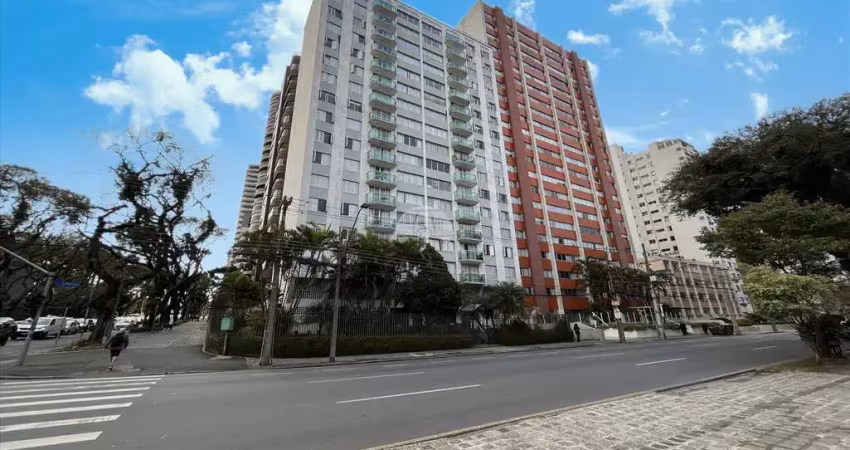 Apartamento com 3 quartos para alugar na Rua Saint Hilaire, 380, Água Verde, Curitiba