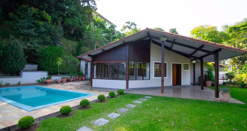 Casa com 3 dormitórios à venda, 177 m² por R$ 1.300.000,00 - Jardim do Golf I - Jandira/SP