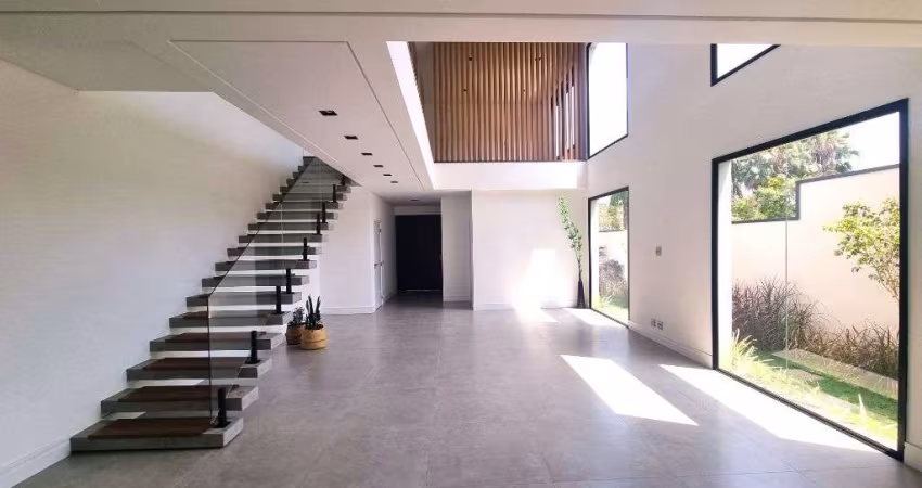 Casa recém construída em Aphaville com 4 suítes e 4 varandas