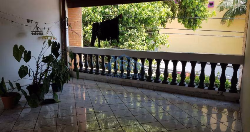 Casa com 3 dormitórios à venda, 250 m² por R$ 800.000,00 - Jardim Tupanci - Barueri/SP
