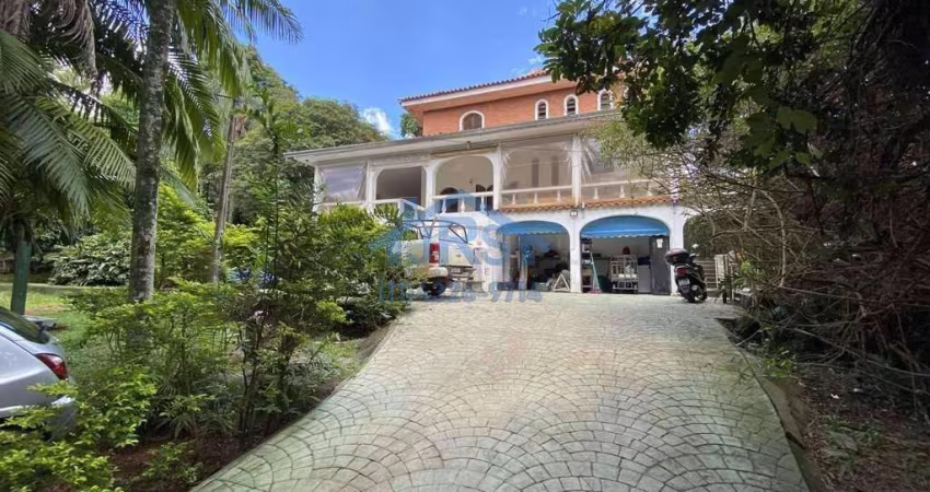 Casa com 4 dormitórios à venda, 1300 m² por R$ 3.000.000,00 - Vila Santo Antônio - Cotia/SP