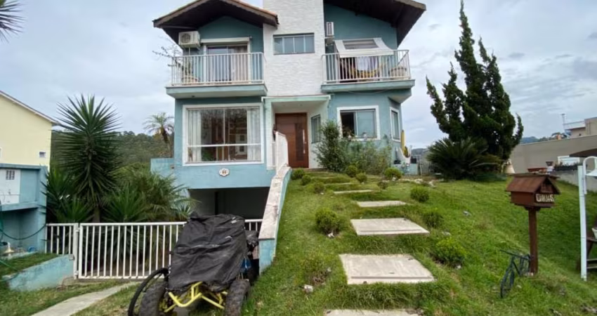 Sobrado com 4 dormitórios à venda, 180 m² por R$ 1.600.000,00 - Suru - Santana de Parnaíba/SP