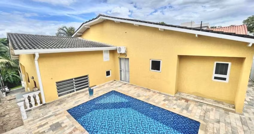 Casa com documentação para financiamento em condomínio fechado próximo a Alphaville
