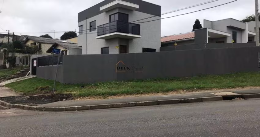 Excelente Sobrado com 3 dormitórios e  uma vaga de garagem à venda em  Das Graças, Colombo, PR