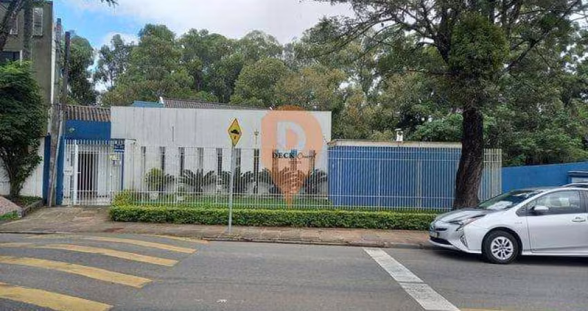 Imóvel comercial/residencial no Bairro Xaxim com 440m², 7 salas amplas e hall de entrada com recepção em Curitiba - PR