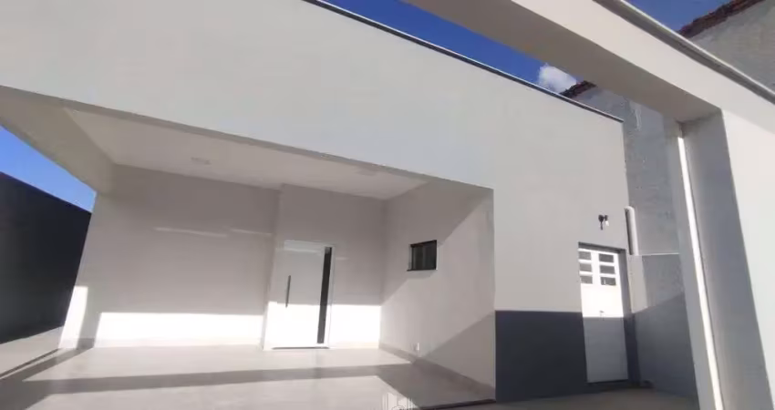 Casa a venda em residencial fechado no pq universitário - 3 quartos  - reformada